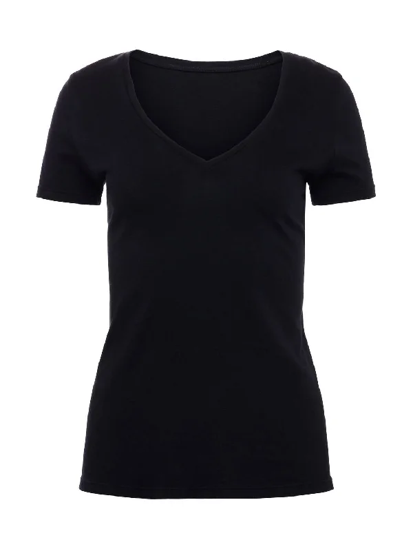 Daija Relaxed V-Neck Tee In Black